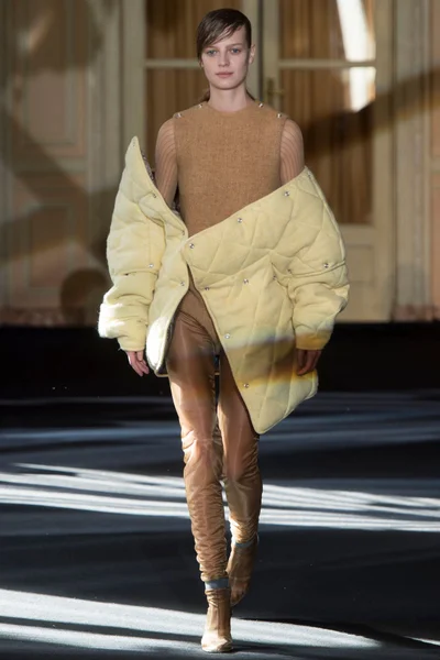 Look 5